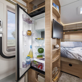 Fendt Caravan Wohnwagen kaufen Bianco Activ 05Kueche big01 Wohnwagen mit Kuehlschrank