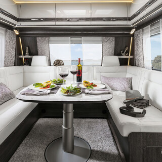 Fendt Caravan Wohnwagen kaufen Diamant 03Wohnen flat01 edle Sitzgruppe