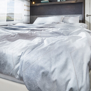 Fendt Caravan Wohnwagen kaufen Diamant 04Schlafen flat01 Schlafzimmer mit Doppeltbett