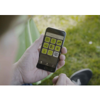 Hand met E Trailer App nieuw afbeelding